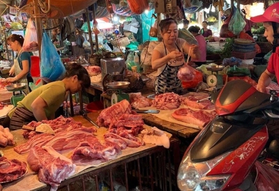 Giá tăng chưa từng có, Tết này lợn đông đá gói bánh chưng