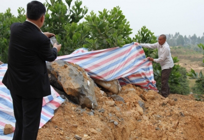 Vụ chôn trộm chất thải ở Sóc Sơn: Dân trình báo nhiều tháng nhưng chính quyền vào cuộc quá muộn