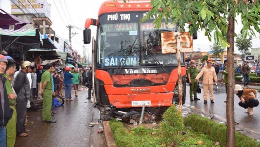 Tạm giữ tài xế xe khách gây tai nạn làm 5 người thương vong