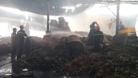 Tiền Giang: Cháy nhà máy giấy lúc rạng sáng, thiệt hại hàng tỷ đồng