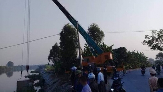 Hy hữu: Xe tải đâm tử vong 1 người thuyền chài đang... đánh cá trên sông