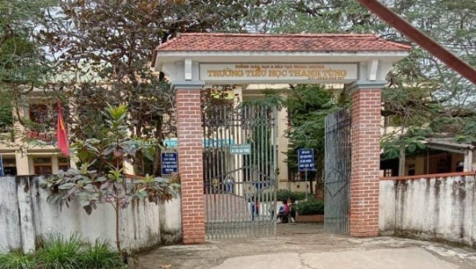 Nữ sinh lớp 4 bị 