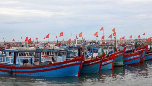 Miền Trung sơ tán hàng nghìn dân ứng phó với bão Rai